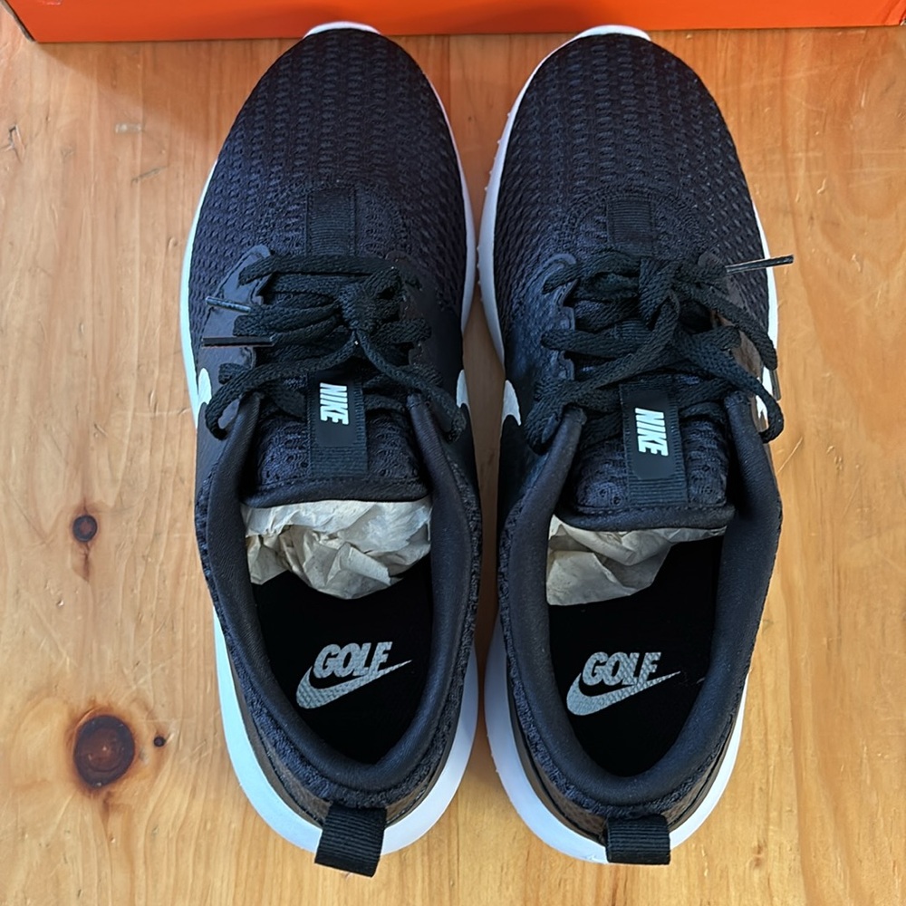 Nike Women’s Black and White Athletic Running Shoes - Picture 11 of 16